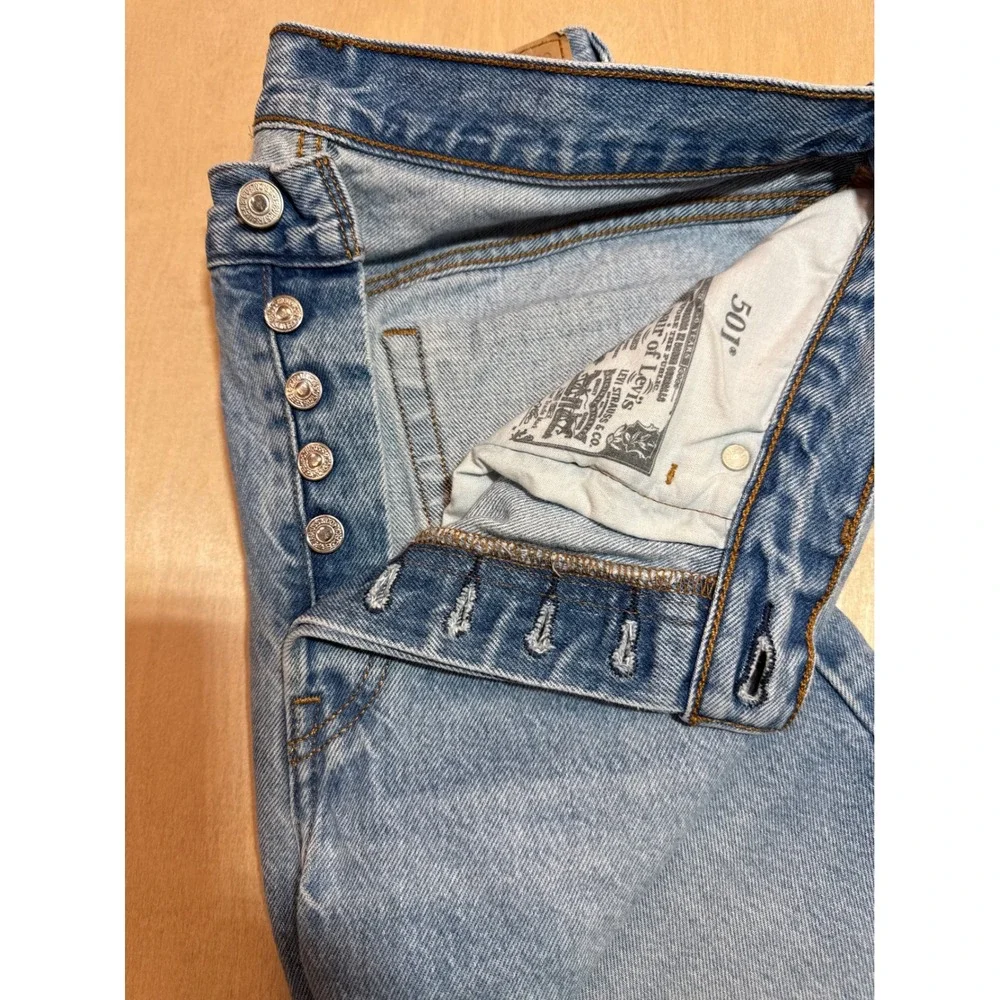 Levis 501 Original Fit Mens Light Wash Straight Leg Button Fly Jeans 31x32